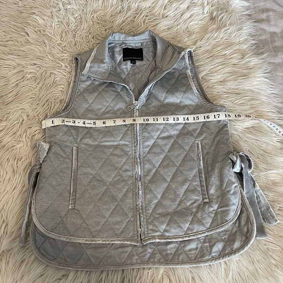 Banana Republic | Quilted Vest | Velvet Bow Detail & Trim - Picture 10 of 14